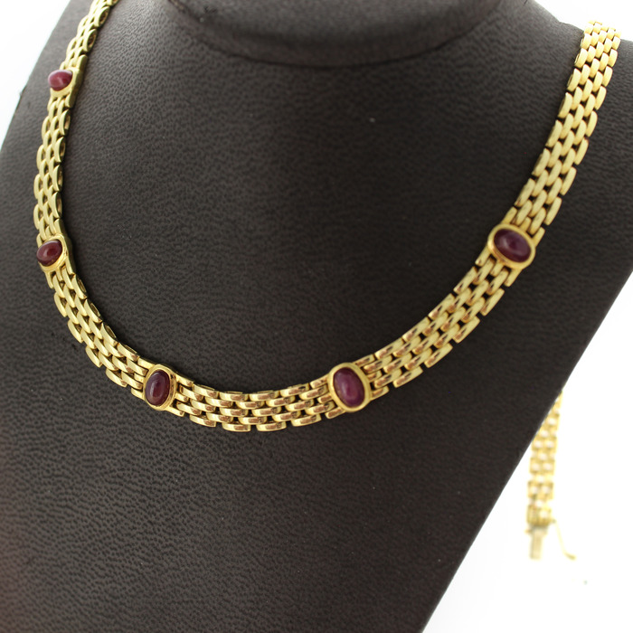 Collier Geelgoud 18K Cabushon Robijnen TWeedehands 82844-3183 Juwelier Clem Vercammen.jpg
