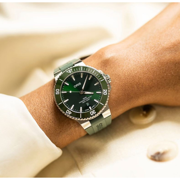 263660 01 Oris Aquis Date 0173377894157-0742337FC Juwelier Clem Vercammen.jpg