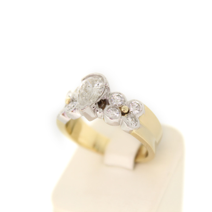 ring Bicolor wit Geelgoud 18 Karaat Briljanten Peer 4568-3282 Juwelier Clem Vercammen.jpg