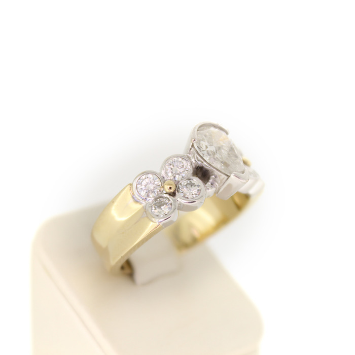 ring Bicolor wit Geelgoud 18 Karaat Briljanten Peer 4568-3282 Juwelier Clem Vercammen.jpg