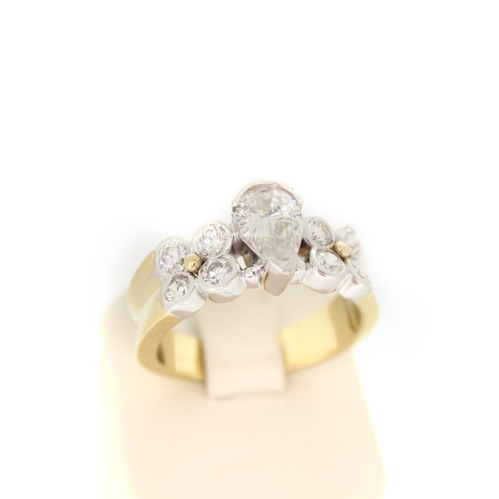 ring Bicolor wit Geelgoud 18 Karaat Briljanten Peer 4568-3282 Juwelier Clem Vercammen.jpg