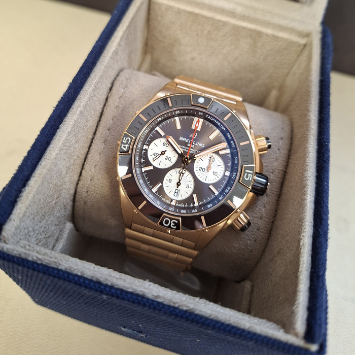 Breitling Super Chronomat B01 44 RB0136E31Q1R1 Rosegoud 18K Tweedehands 4948-2114 Juwelier Clem Vercammen.jpg