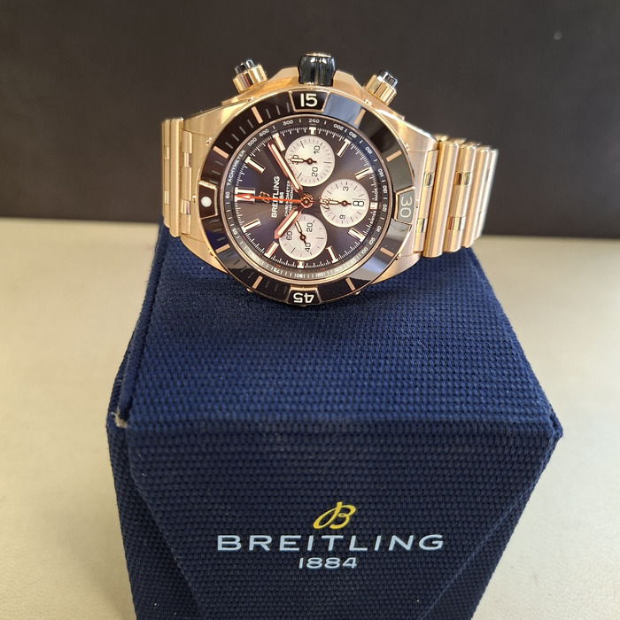 Breitling Super Chronomat B01 44 RB0136E31Q1R1 Rosegoud 18K Tweedehands 4948-2114 Juwelier Clem Vercammen.jpg