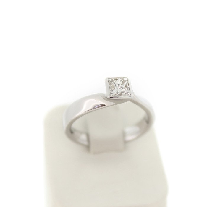 Ring Solitair Witgoud 18 Karaat Princess Cut Diamant Tweedehands 4902-3307 Juwelier Clem Vercammen.jpg