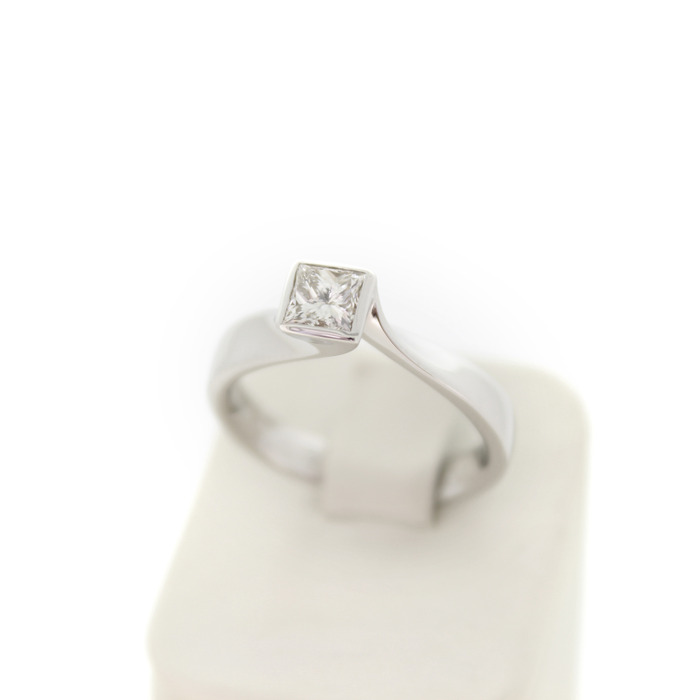 Ring Solitair Witgoud 18 Karaat Princess Cut Diamant Tweedehands 4902-3307 Juwelier Clem Vercammen.jpg