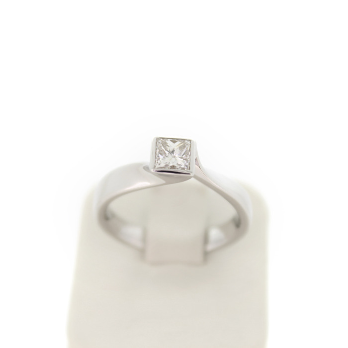 Ring Solitair Witgoud 18 Karaat Princess Cut Diamant Tweedehands 4902-3307 Juwelier Clem Vercammen.jpg