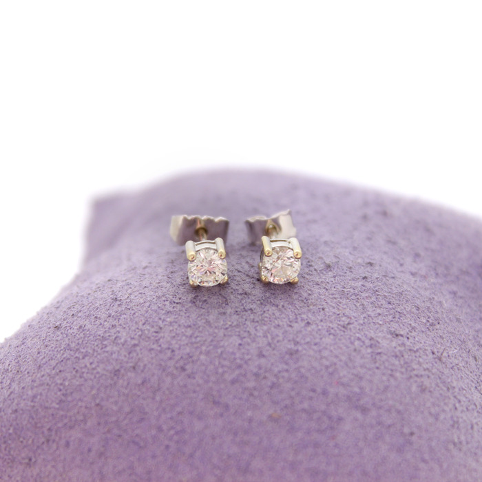 Oorstekers Solitair Witgoud 18 Karaat Briljant Tweedehands 4935-3292 Juwelier Clem Vercammen.jpg