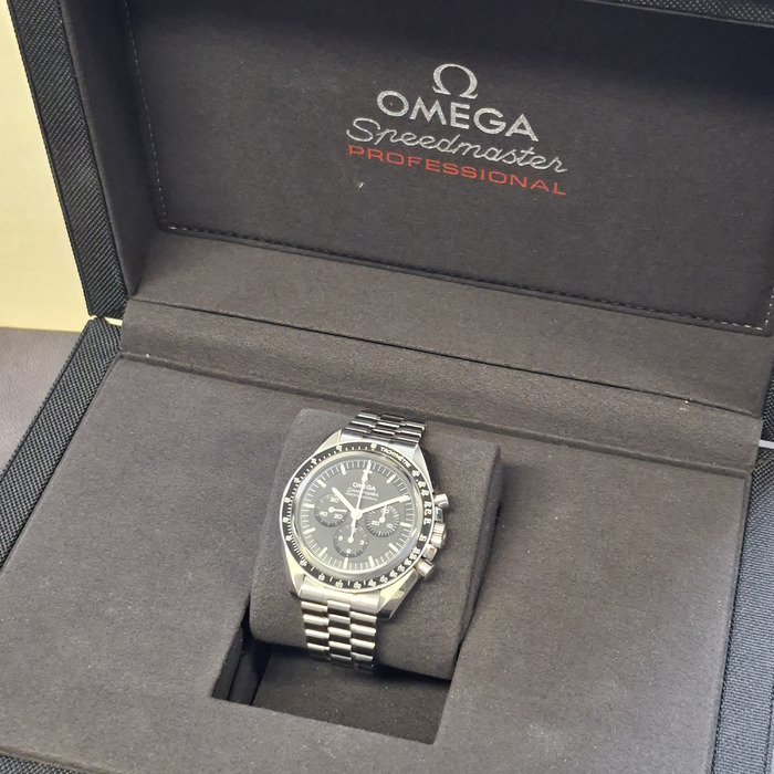 Omega Speedmaster Moonwatch 31030425001002 Tweedehands 5000-2130 Juwelier Clem Vercammen.jpg