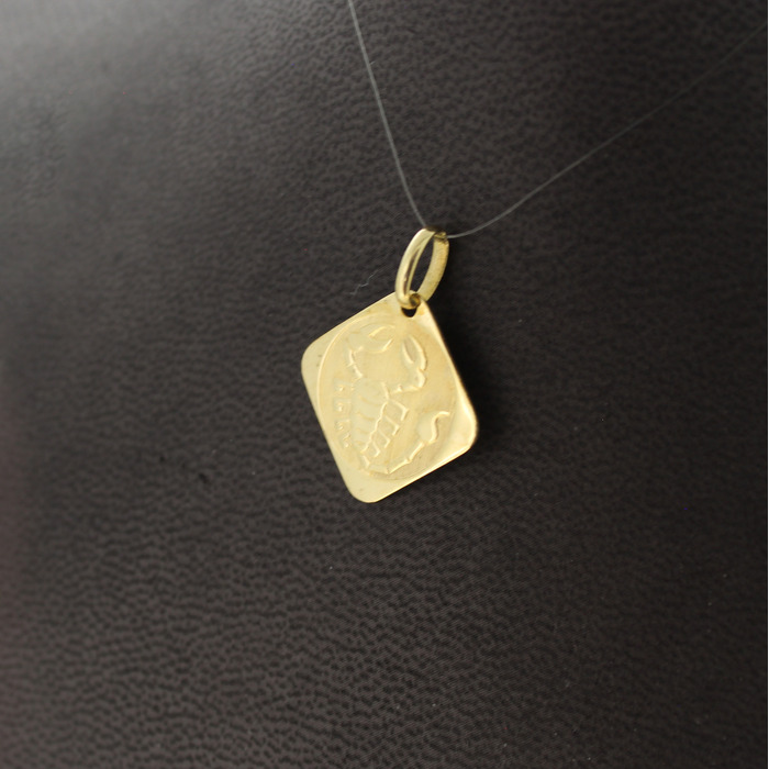 Hanger Horsocope Schorpioen 18K Geelgoud Tweedehands 82503-3321 Juwelier Clem Vercammen.jpg