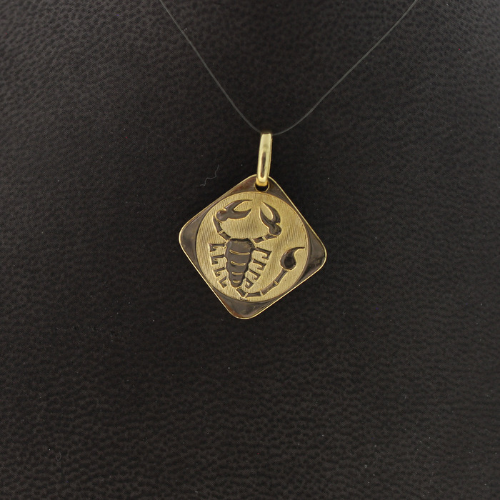 Hanger Horsocope Schorpioen 18K Geelgoud Tweedehands 82503-3321 Juwelier Clem Vercammen.jpg