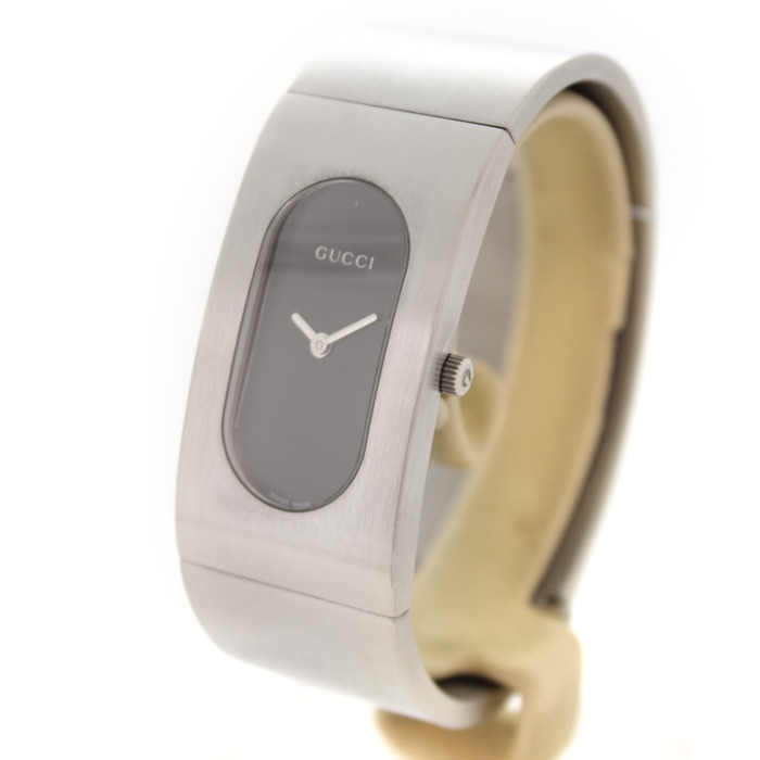 Gucci Vintage 2400L Quartz Tweedehands 4527-2137 Juwelier Clem Vercammen.jpg