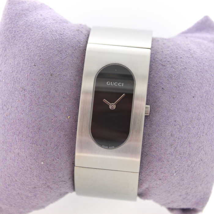 Gucci Vintage 2400L Quartz Tweedehands 4527-2137 Juwelier Clem Vercammen.jpg