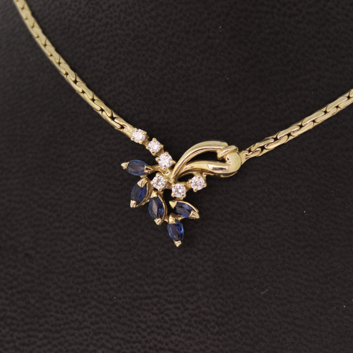 Collier Geelgoud Saffier Briljant Tweeddehands 5746-3351 Juwelier Clem Vercammen.jpg