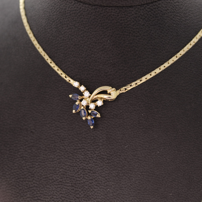 Collier Geelgoud Saffier Briljant Tweeddehands 5746-3351 Juwelier Clem Vercammen.jpg