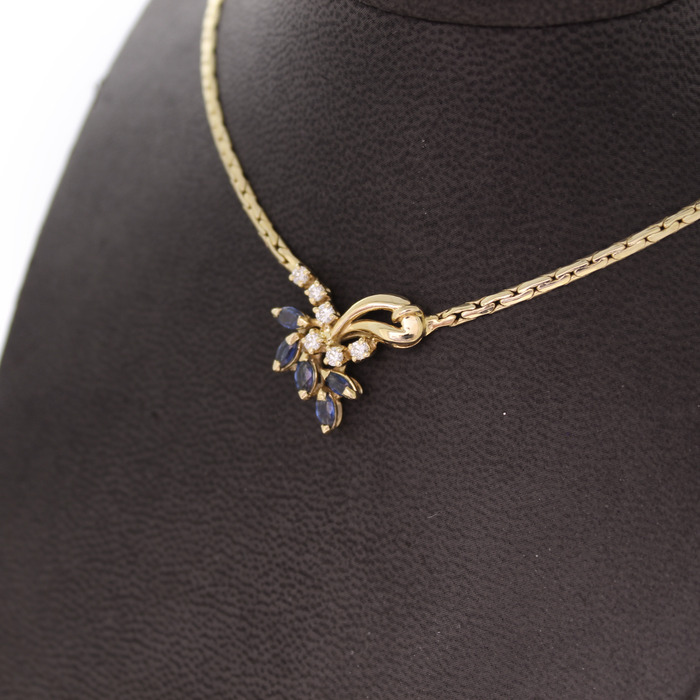Collier Geelgoud Saffier Briljant Tweeddehands 5746-3351 Juwelier Clem Vercammen.jpg