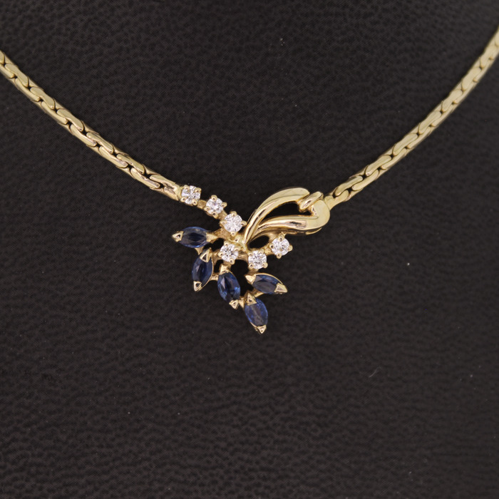Collier Geelgoud Saffier Briljant Tweeddehands 5746-3351 Juwelier Clem Vercammen.jpg