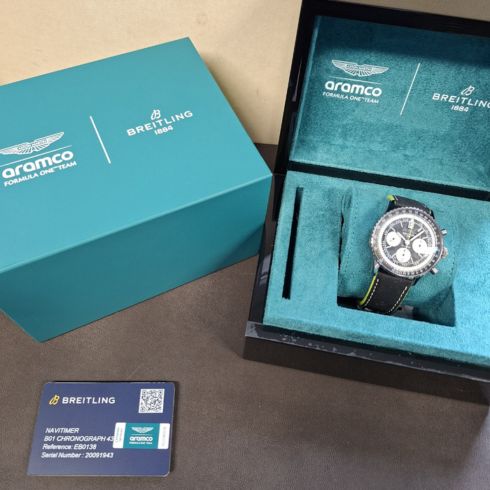 Breitling Navitimer Aston Martin Aramco Formula One Team Eb01381A1B1X1 Tweedehands 6110-2142 Juwelier Clem Vercammen.jpg