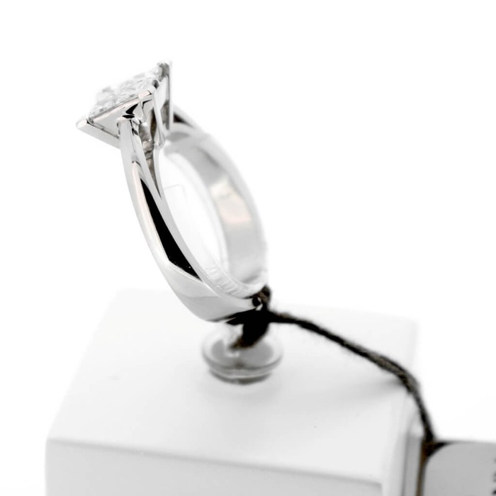 Hulchi_Belluni_Ring_91162SWW_18K_Witgoud_Princess_juwelier_Clem_Vercammen_6029_Outlet20_3.jpg