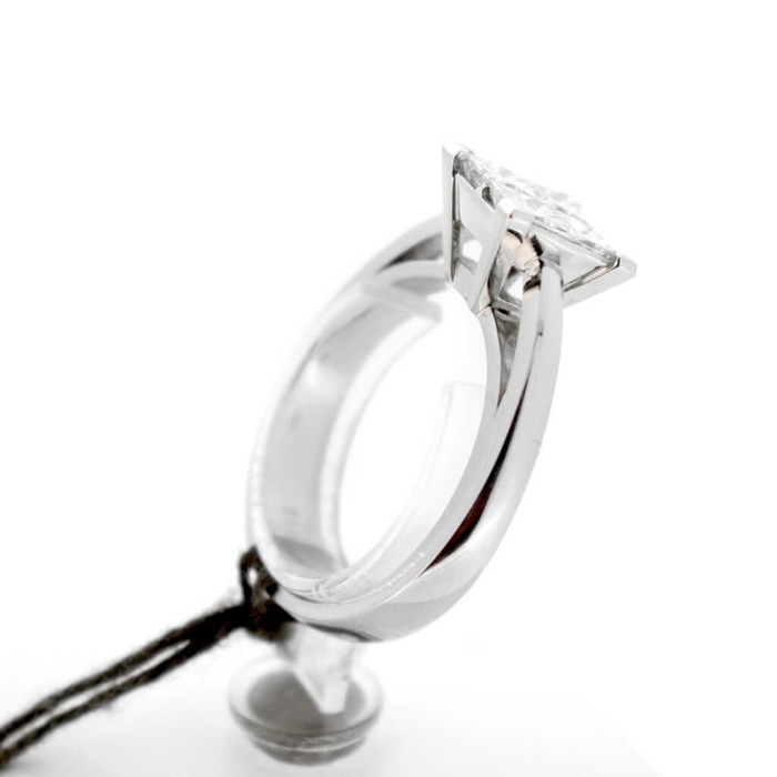 Hulchi_Belluni_Ring_91162SWW_18K_Witgoud_Princess_juwelier_Clem_Vercammen_6029_Outlet20_6.jpg