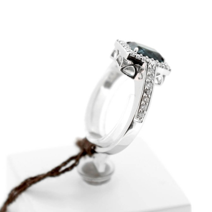 Hulchi_Belluni_Ring_63110WWSP_18K_Witgoud_Briljant_London_Blue_Topaz_juwelier_Clem_Vercammen_2831_Outlet20_5.jpg