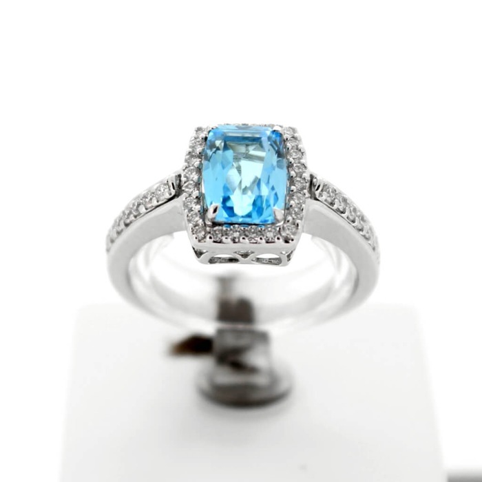 Hulchi_Belluni_Ring_63110WWSP_18K_Witgoud_Briljant_Swiss_Blue_Topaz_juwelier_Clem_Vercammen_2831_Outlet20_8.jpg