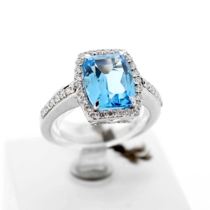 Hulchi_Belluni_Ring_63112WWSP_18K_Witgoud_Briljant_Swiss_Blue_Topaz_juwelier_Clem_Vercammen_3813_Outlet20_7.jpg