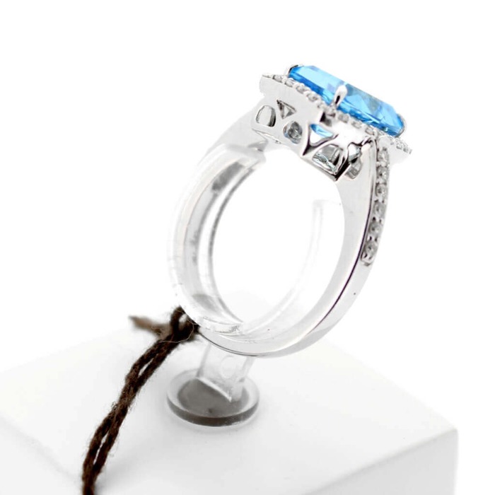 Hulchi_Belluni_Ring_63112WWSP_18K_Witgoud_Briljant_Swiss_Blue_Topaz_juwelier_Clem_Vercammen_3813_Outlet20_5.jpg