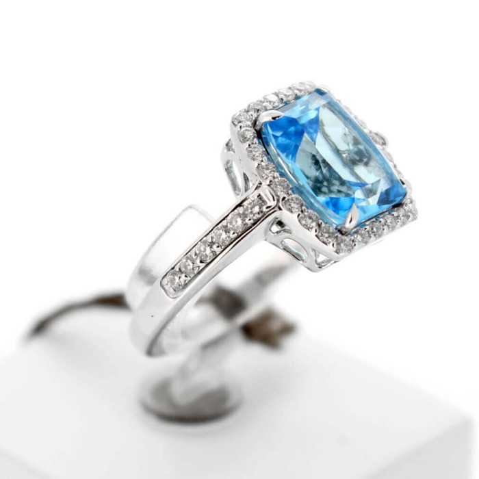 Hulchi_Belluni_Ring_63112WWSP_18K_Witgoud_Briljant_Swiss_Blue_Topaz_juwelier_Clem_Vercammen_3813_Outlet20_6.jpg
