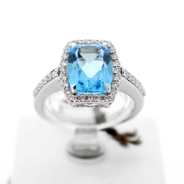 Hulchi_Belluni_Ring_63112WWSP_18K_Witgoud_Briljant_Swiss_Blue_Topaz_juwelier_Clem_Vercammen_3813_Outlet20_8.jpg