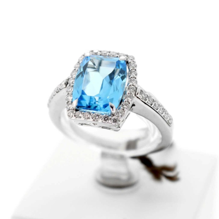 Hulchi_Belluni_Ring_63112WWSP_18K_Witgoud_Briljant_Swiss_Blue_Topaz_juwelier_Clem_Vercammen_3813_Outlet20_2.jpg
