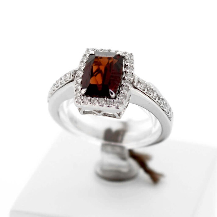 Hulchi_Belluni_Ring_63110WWSP_18K_Witgoud_Briljant_Granaat_juwelier_Clem_Vercammen_2831_Outlet20_2.jpg
