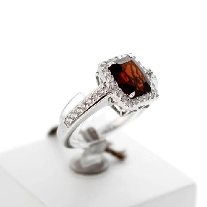 Hulchi_Belluni_Ring_63110WWSP_18K_Witgoud_Briljant_Granaat_juwelier_Clem_Vercammen_2831_Outlet20_7.jpg