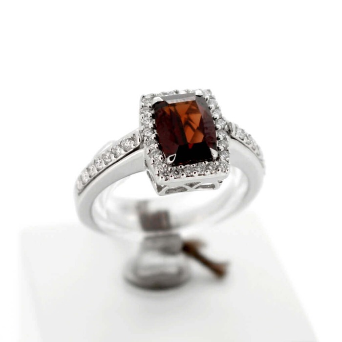 Hulchi_Belluni_Ring_63110WWSP_18K_Witgoud_Briljant_Granaat_juwelier_Clem_Vercammen_2831_Outlet20_8.jpg