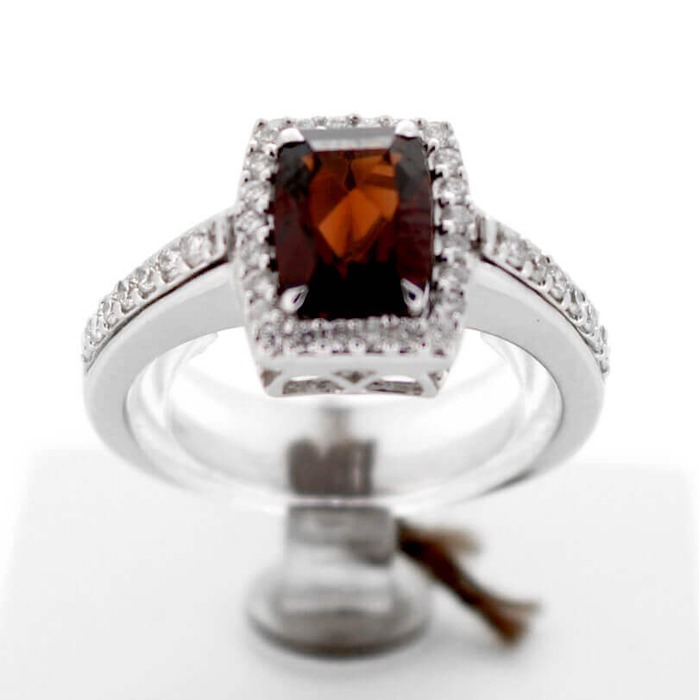 Hulchi_Belluni_Ring_63110WWSP_18K_Witgoud_Briljant_Granaat_juwelier_Clem_Vercammen_2831_Outlet20_9.jpg