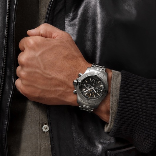 Horloge Breitling Avenger Chronograph 45 Black A13317101B1A1