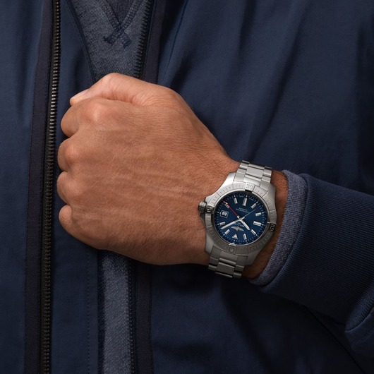 Horloge BREITLING AVENGER AUTOMATIC GMT 45 STEEL-BLUE A32395101C1A1