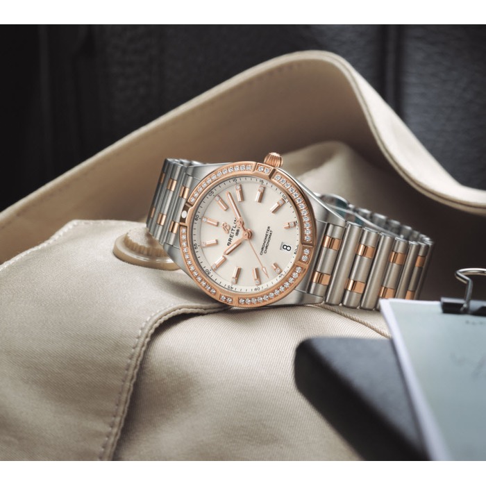 breitling_chronomat_32_bicolor_diamond_silver_u77310591a1u1_juwelier_clem_vercammen.jpg