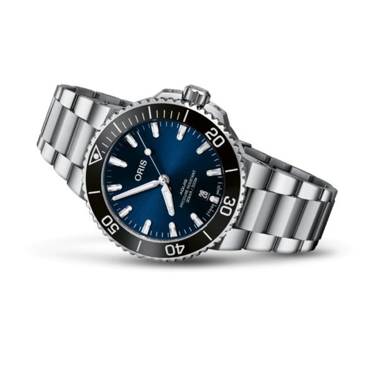 Horloge Oris Aquis Date 01733 7766 4135