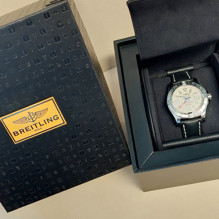 Breitling_Avenger_GMT_Tweedehands_CV-549_Juwelier_Clem_Vercammen-14.jpg