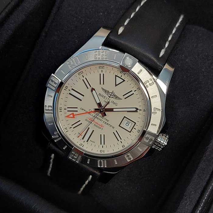 Breitling_Avenger_GMT_Tweedehands_CV-549_Juwelier_Clem_Vercammen-15.jpg