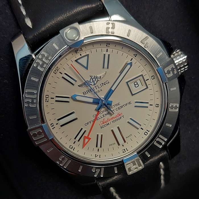 Breitling_Avenger_GMT_Tweedehands_CV-549_Juwelier_Clem_Vercammen-16.jpg