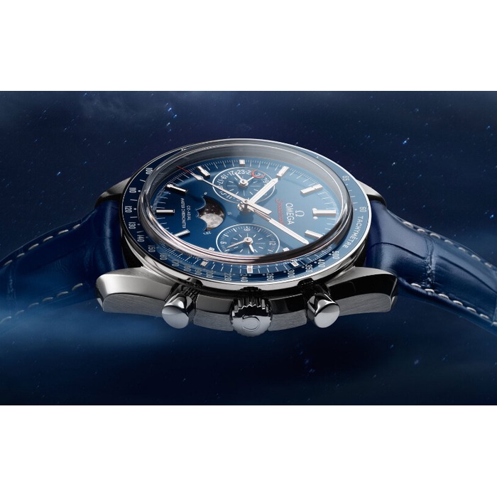 Omega_Speedmaster_304_33_44_52_03_001_Moonwatch_Moonphase_Co-Axial_Master_Chronometer_juwelier_Clem_Vercammen_3.jpg