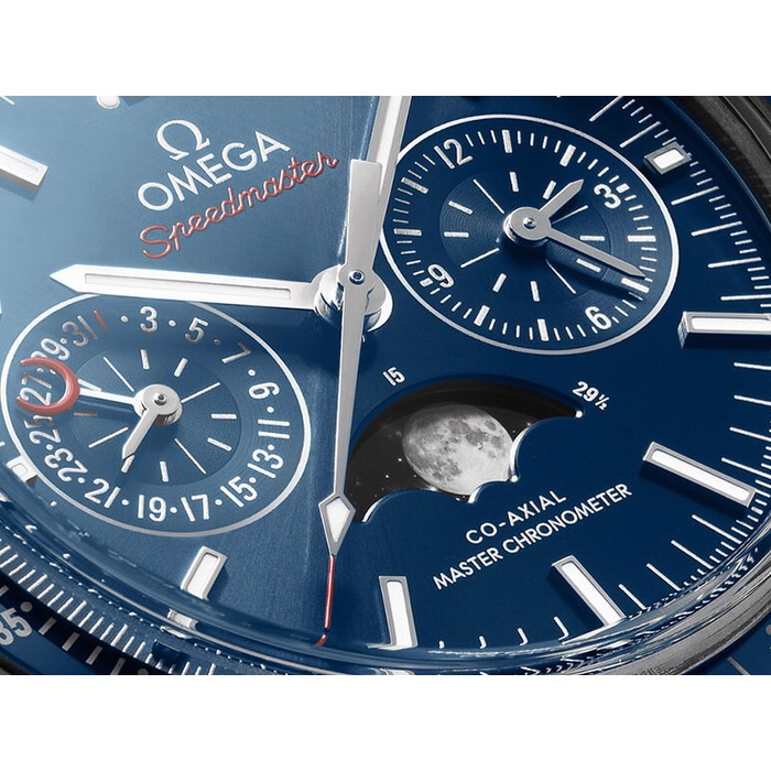 Omega_Speedmaster_304_33_44_52_03_001_Moonwatch_Moonphase_Co-Axial_Master_Chronometer_juwelier_Clem_Vercammen_2.jpg