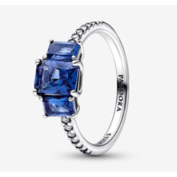 Juweel PANDORA Timeless Blue Rectangular Three Stone Sparkling ring 192389C01 Juweel PANDORA Timeless Blue Rectangular Three Stone Sparkling ring 192389C01