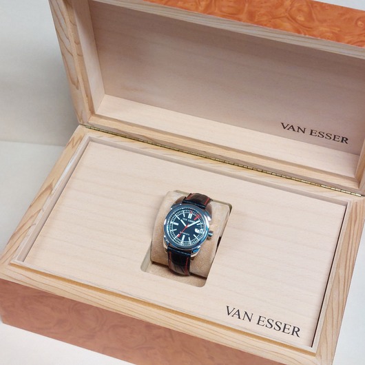 Deze tweedehands Van Esser A One Automatic A1 3401 069 ST horloge