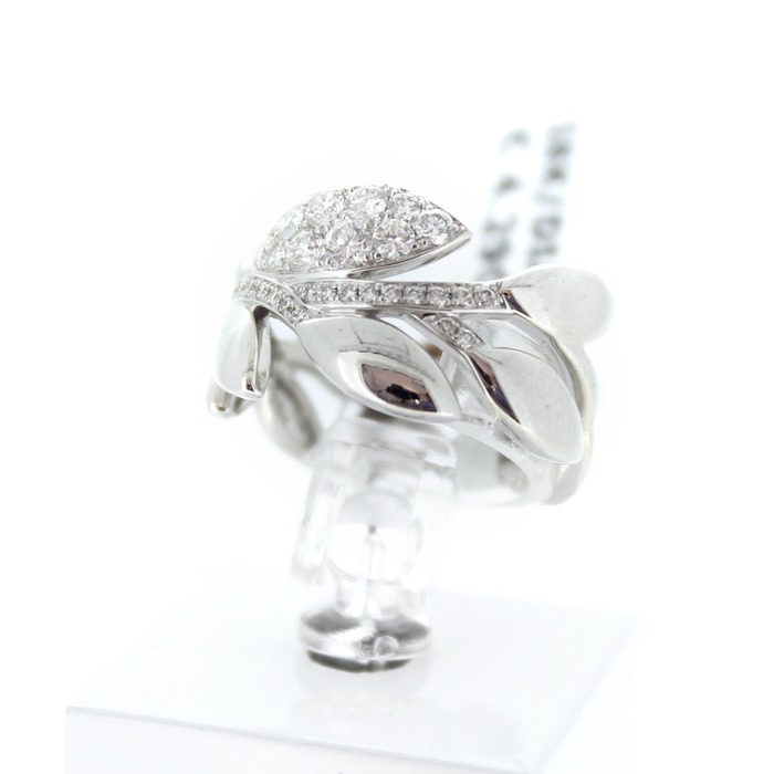 Hulchi_Belluni_ring_18karaat_witgoud_62161-WW_Outlet_2051_Juwelier_Clem_Vercammen-1.jpg