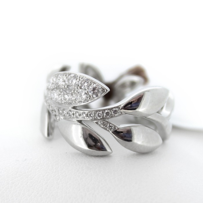 Hulchi_Belluni_ring_18karaat_witgoud_62161-WW_Outlet_2051_Juwelier_Clem_Vercammen-6.jpg