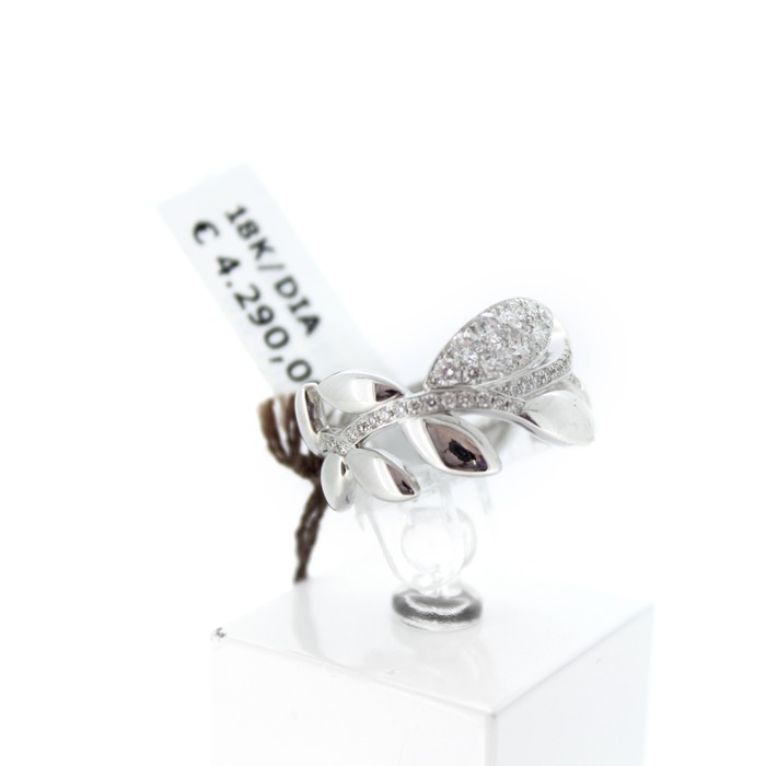 Hulchi_Belluni_ring_18karaat_witgoud_62161-WW_Outlet_2051_Juwelier_Clem_Vercammen-4.jpg