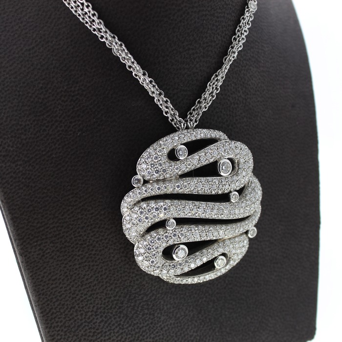 Hulchi_Belluni_collier_witgoud_18K_Briljant_Outlet_2025_Juwelier_Clem_Vercammen-5.jpg