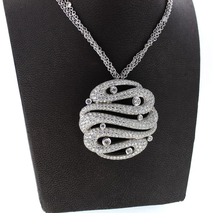 Hulchi_Belluni_collier_witgoud_18K_Briljant_Outlet_2025_Juwelier_Clem_Vercammen-4.jpg